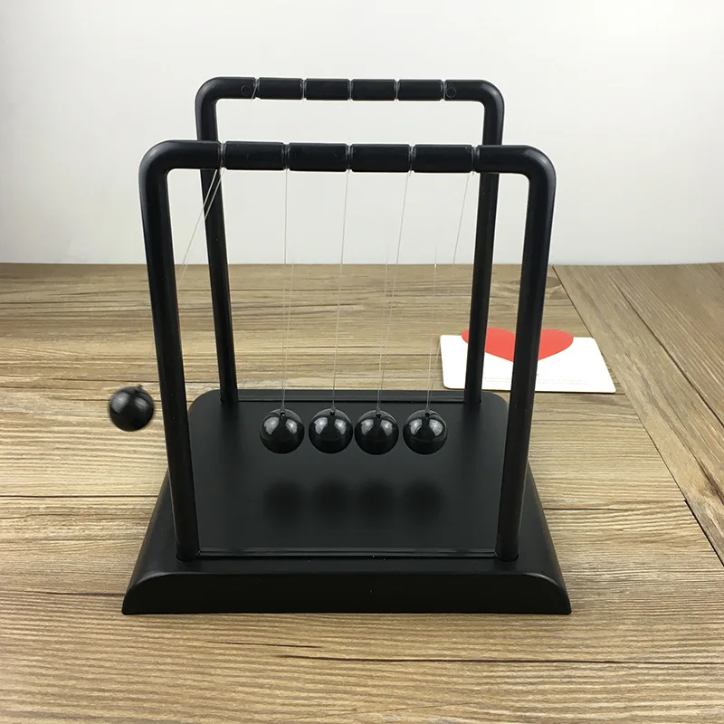 Péndulo de Newton negro, pisci - Newton Cradle Large reseña y precio